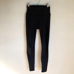 ALO Yoga High-Waisted Airbrush Leggings in Black
